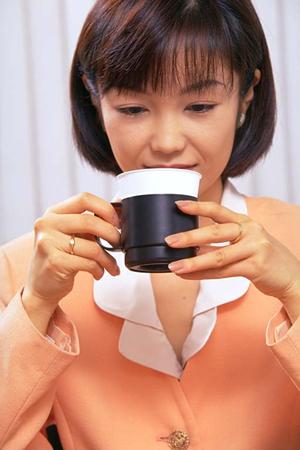 栄養満点のごま料理と新鮮海の幸が楽しめる「ごまや 新宿三丁目」：ヘルシー志向と美容効果を追求した居酒屋体験