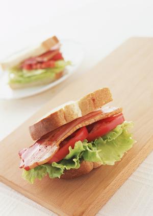 京都四条烏丸のシェイクシャック – 現代的な和の空間で楽しむ特製バーガーとシェイク